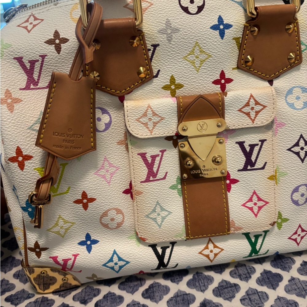 Louis Vuitton White Shoulder Bag with Monogram Design